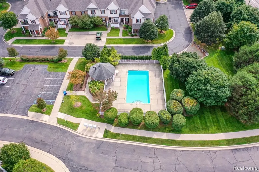 731 Amberly Drive Waterford Charter Township MI 48328