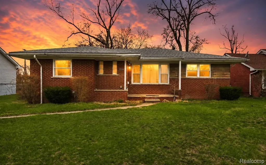 25253 Eureka Drive Warren City MI 48091