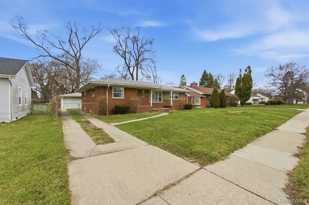 25253 Eureka Drive Warren City MI 48091