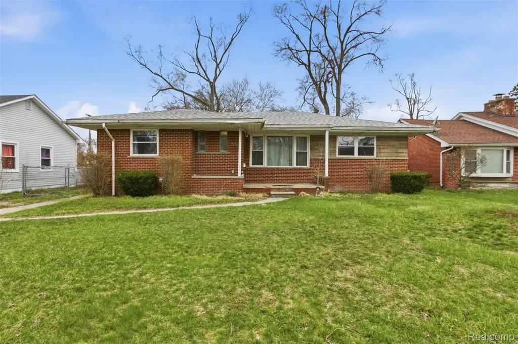 25253 Eureka Drive Warren City MI 48091