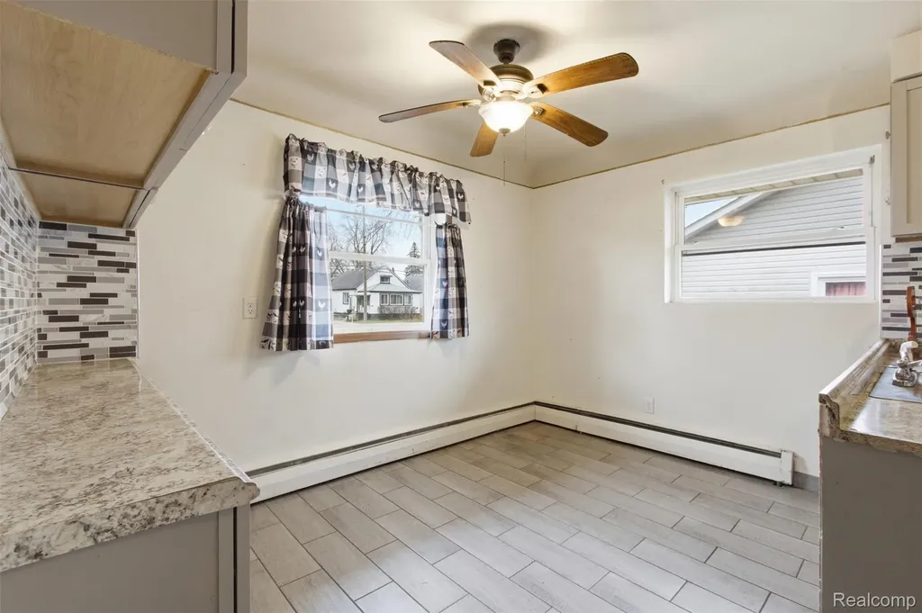 25253 Eureka Drive Warren City MI 48091
