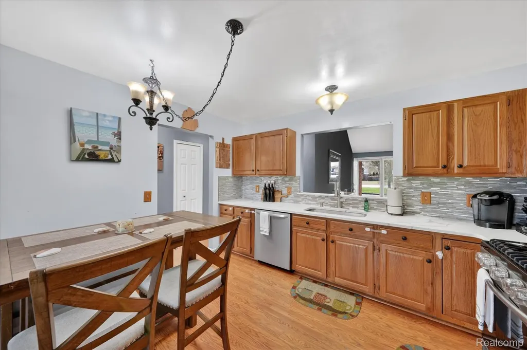 31924 Joseph Anthony Court Warren City MI 48093