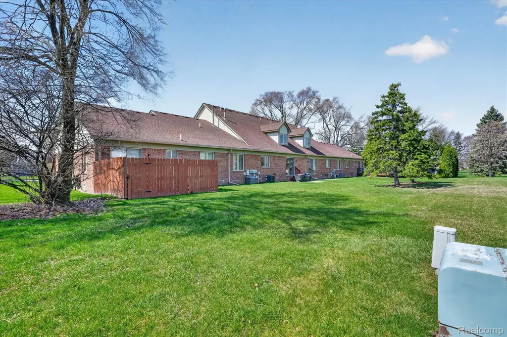 31924 Joseph Anthony Court Warren City MI 48093