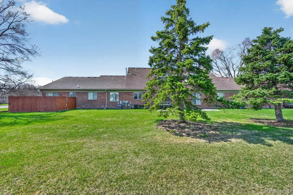 31924 Joseph Anthony Court Warren City MI 48093