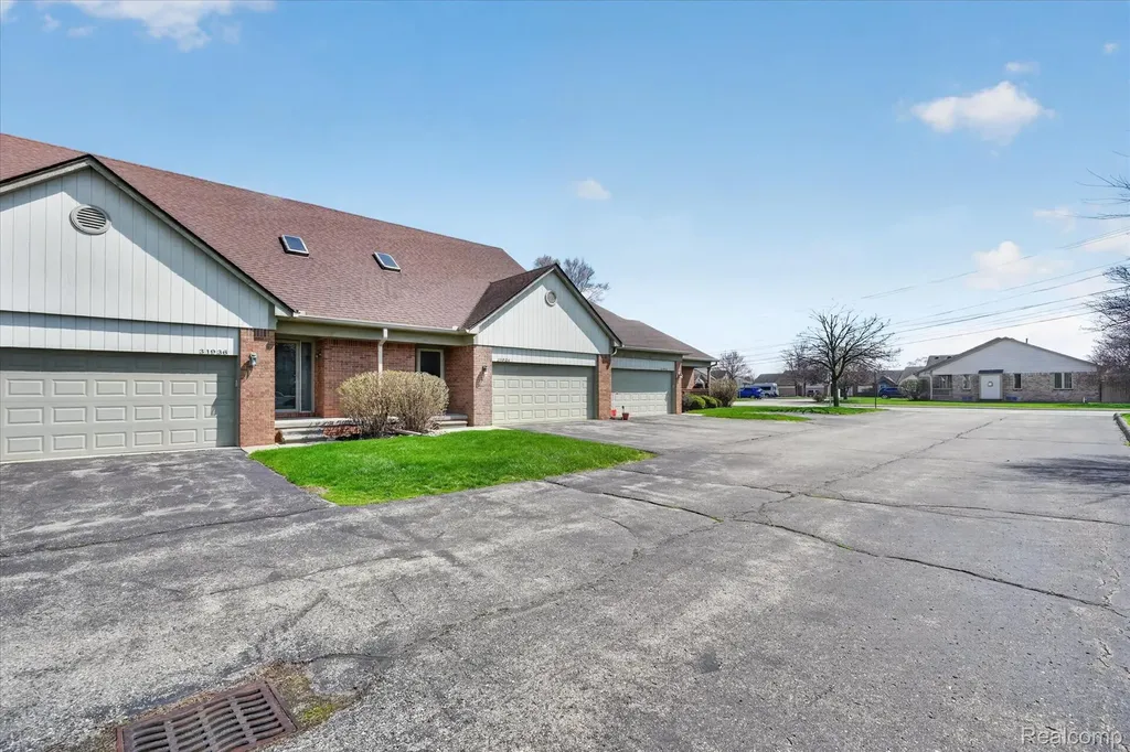 31924 Joseph Anthony Court Warren City MI 48093
