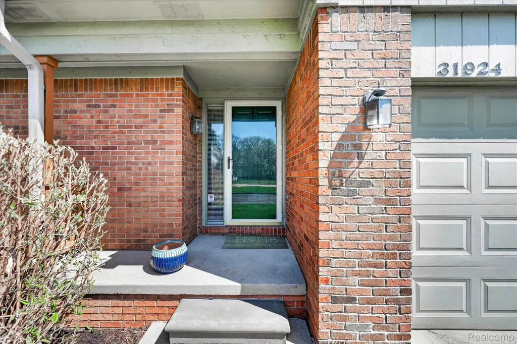 31924 Joseph Anthony Court Warren City MI 48093