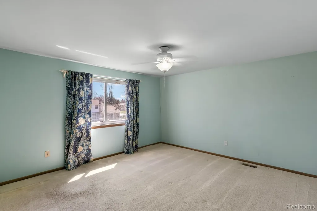 1613 Caliper Drive Troy City MI 48084