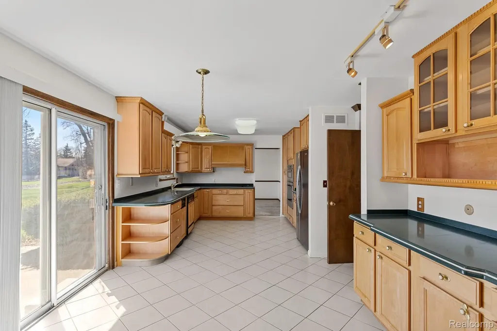 1613 Caliper Drive Troy City MI 48084