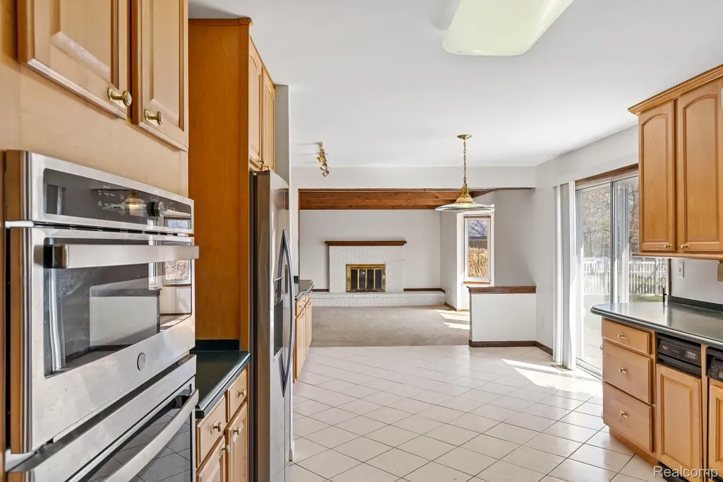 1613 Caliper Drive Troy City MI 48084