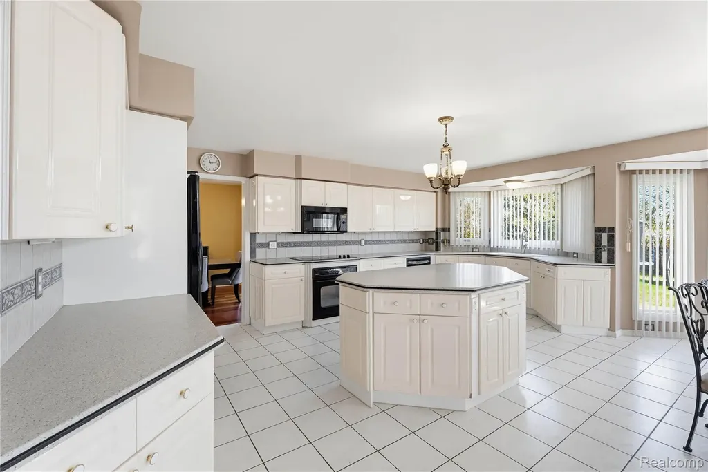 41116 Ginger Court Sterling Heights City MI 48314