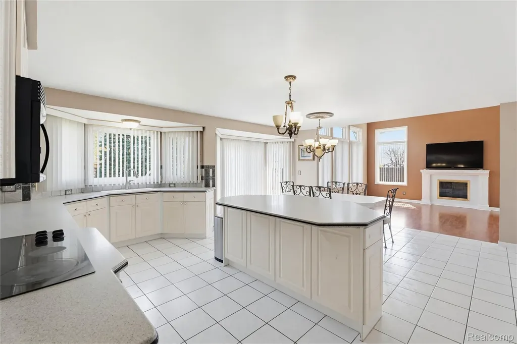 41116 Ginger Court Sterling Heights City MI 48314