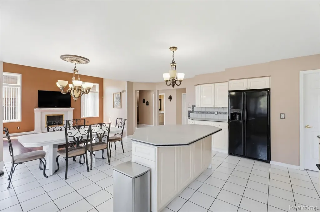 41116 Ginger Court Sterling Heights City MI 48314