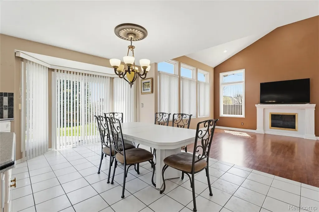 41116 Ginger Court Sterling Heights City MI 48314