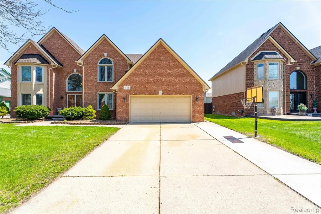 41116 Ginger Court Sterling Heights City MI 48314