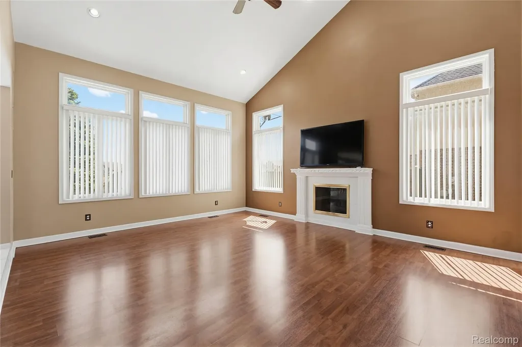 41116 Ginger Court Sterling Heights City MI 48314