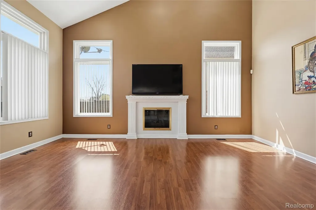 41116 Ginger Court Sterling Heights City MI 48314