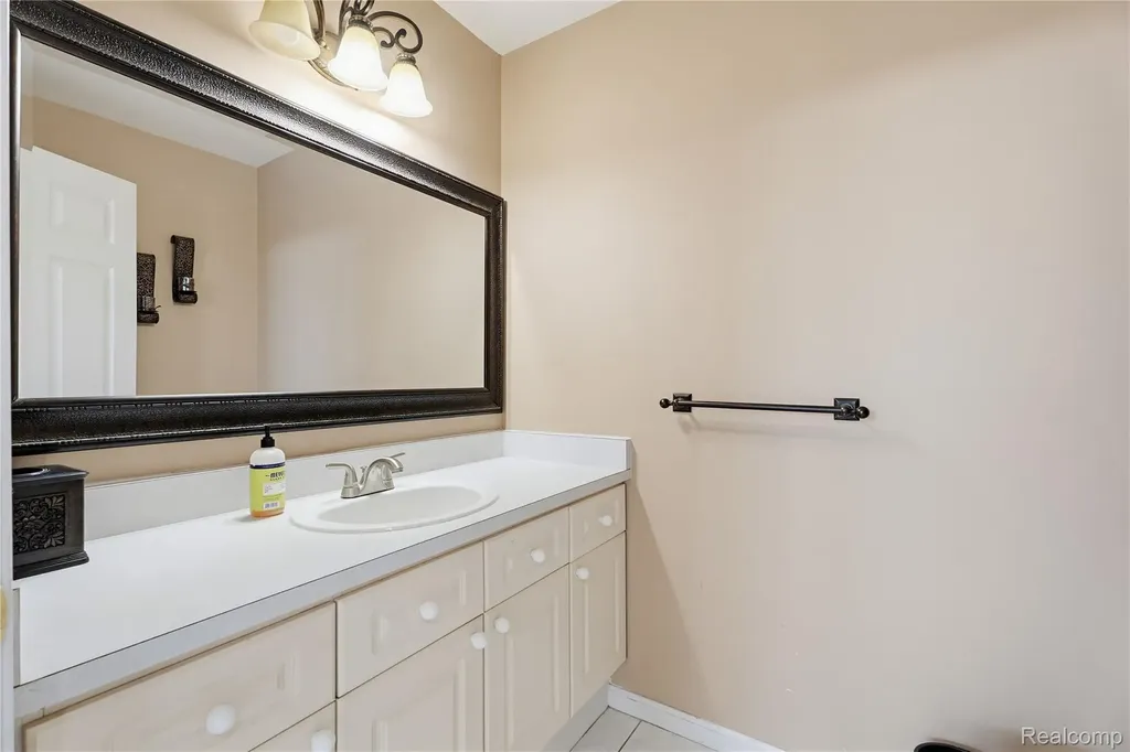 41116 Ginger Court Sterling Heights City MI 48314