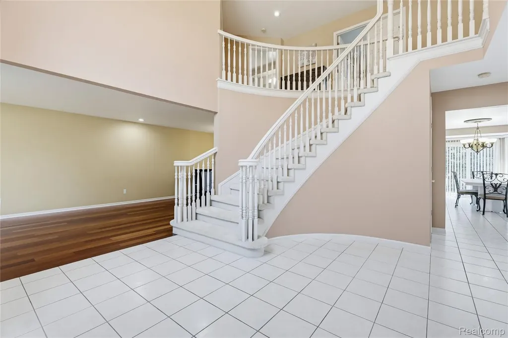 41116 Ginger Court Sterling Heights City MI 48314