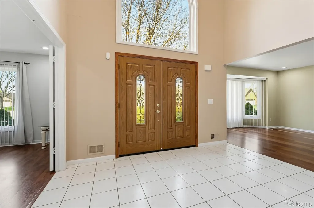 41116 Ginger Court Sterling Heights City MI 48314