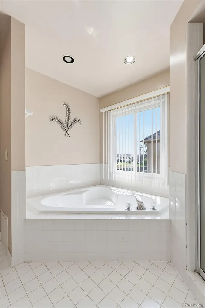 41116 Ginger Court Sterling Heights City MI 48314