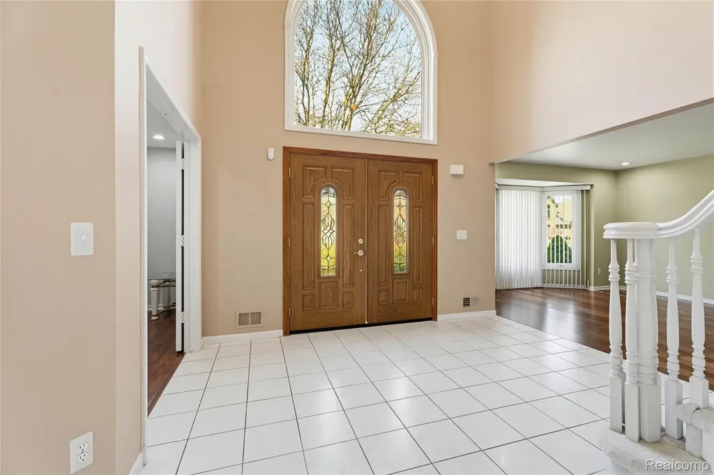 41116 Ginger Court Sterling Heights City MI 48314