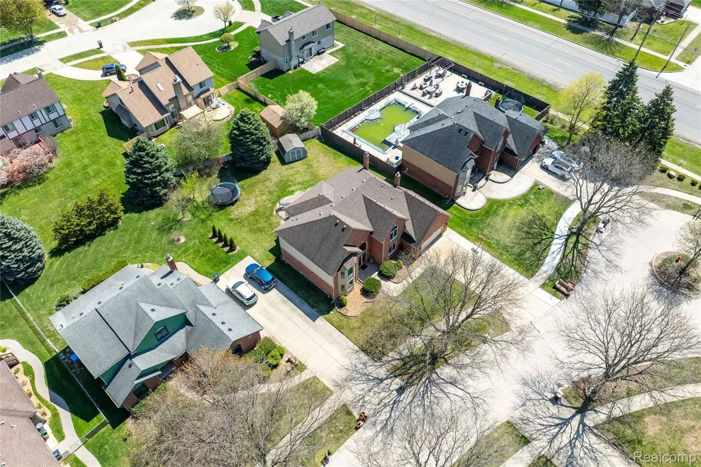 41116 Ginger Court Sterling Heights City MI 48314