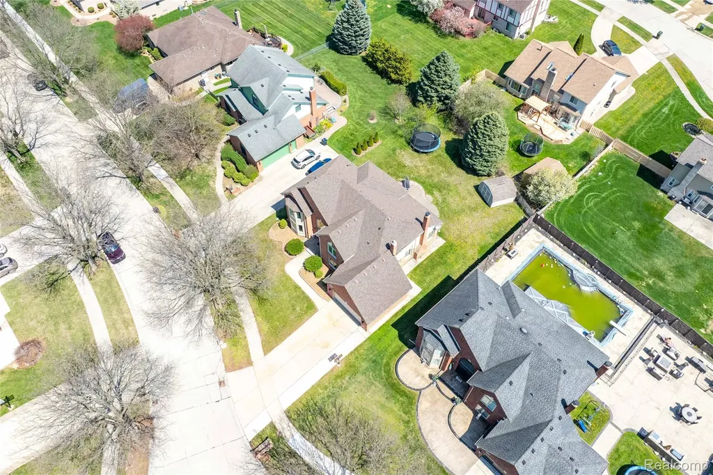 41116 Ginger Court Sterling Heights City MI 48314