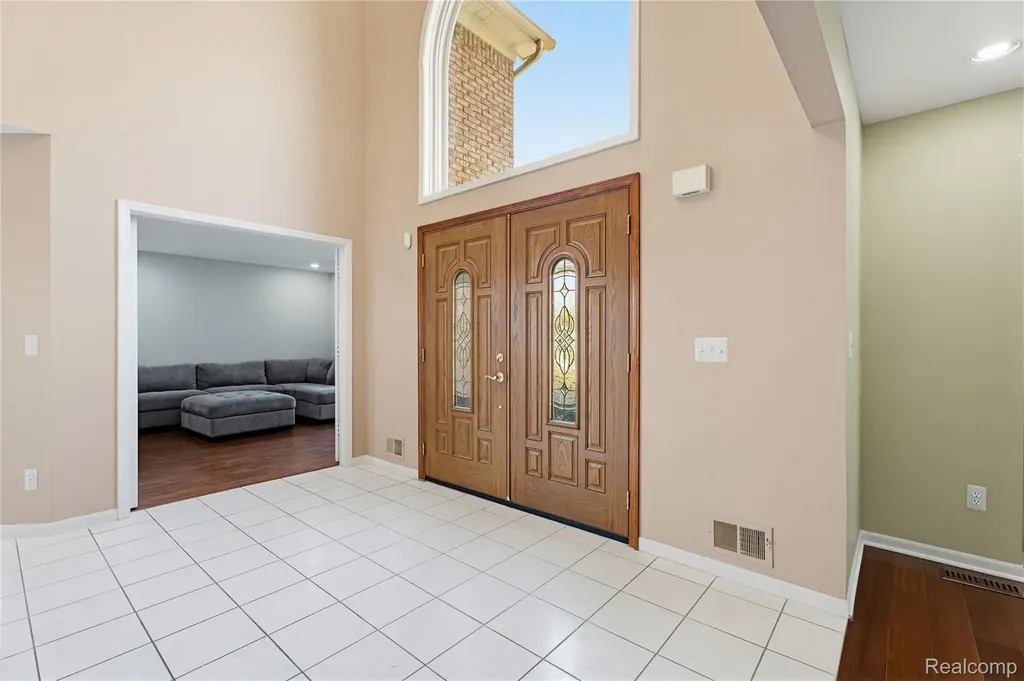 41116 Ginger Court Sterling Heights City MI 48314