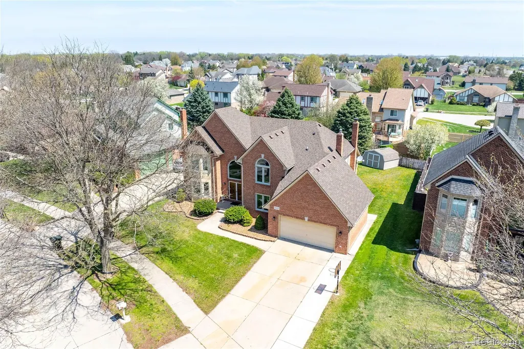 41116 Ginger Court Sterling Heights City MI 48314