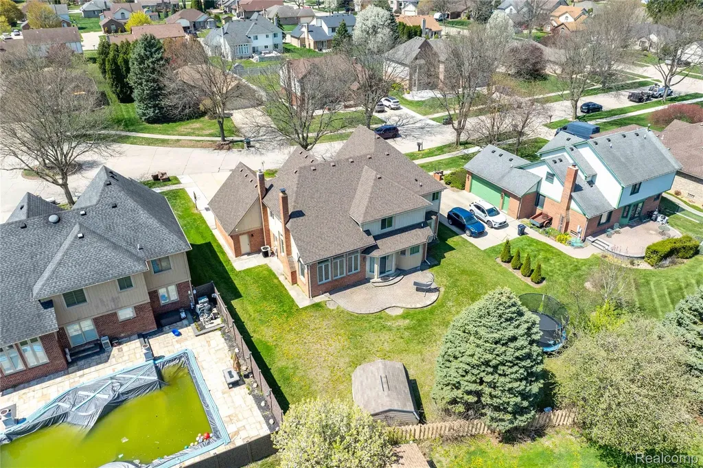 41116 Ginger Court Sterling Heights City MI 48314
