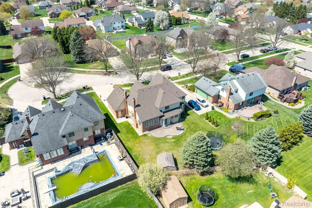 41116 Ginger Court Sterling Heights City MI 48314