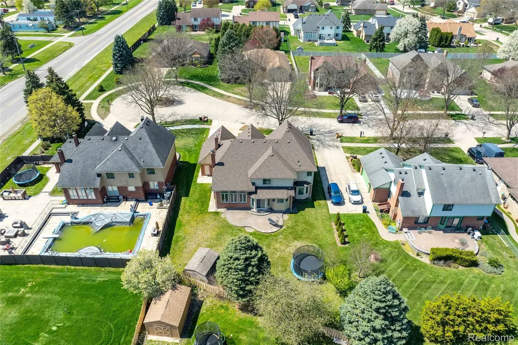 41116 Ginger Court Sterling Heights City MI 48314