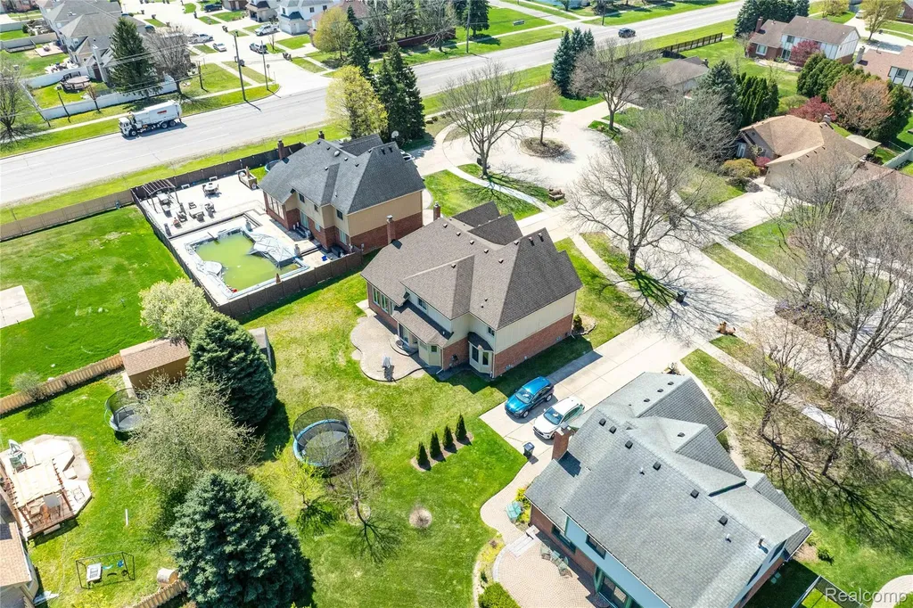 41116 Ginger Court Sterling Heights City MI 48314