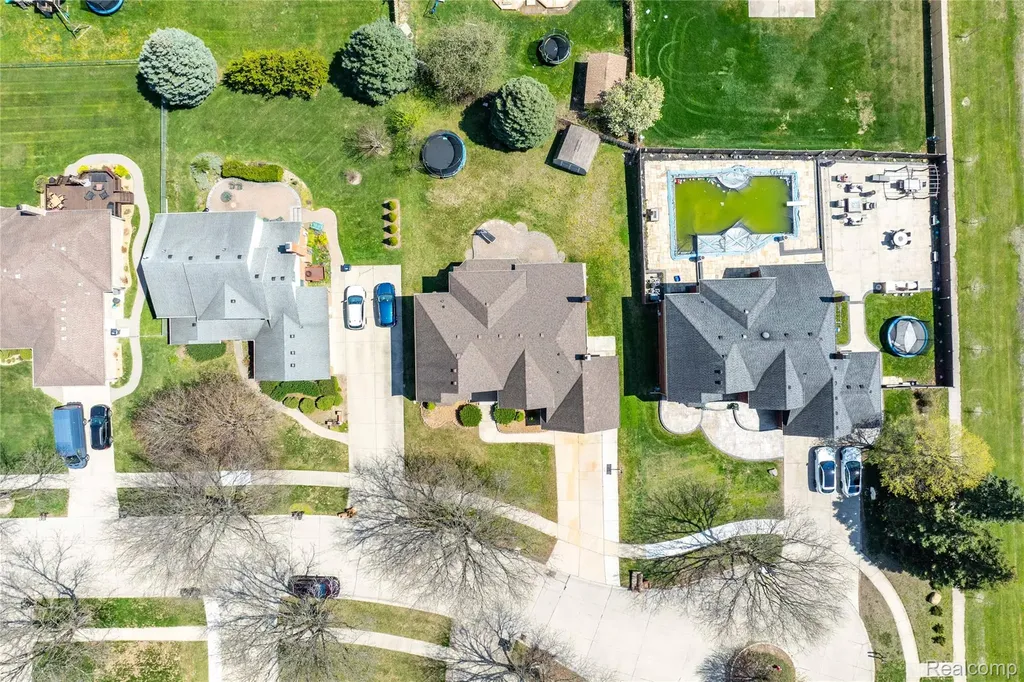 41116 Ginger Court Sterling Heights City MI 48314