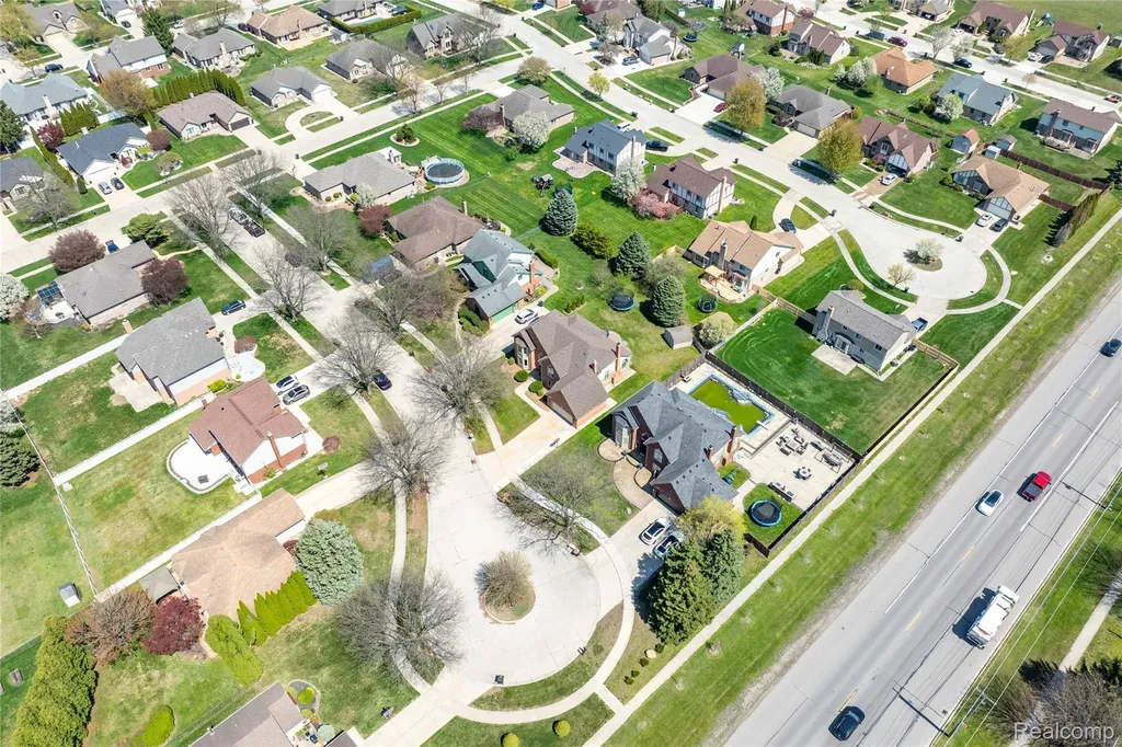 41116 Ginger Court Sterling Heights City MI 48314