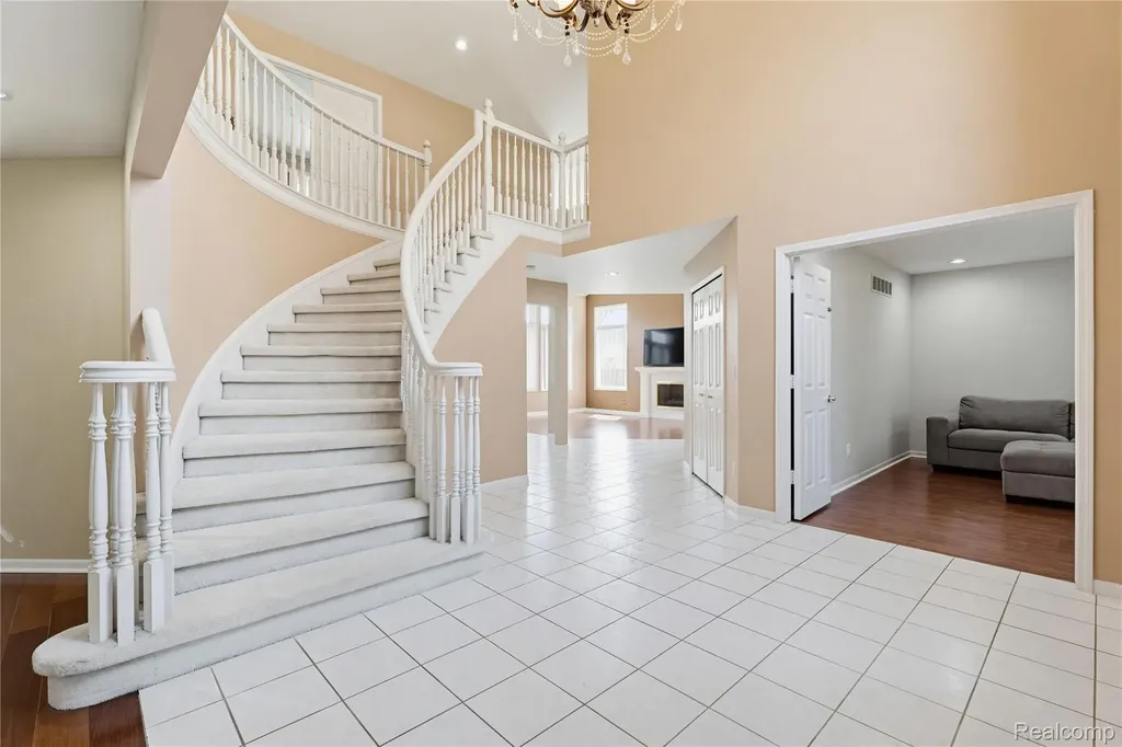 41116 Ginger Court Sterling Heights City MI 48314