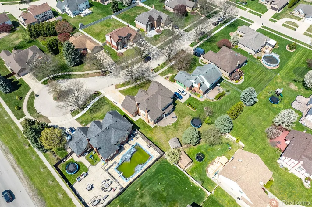 41116 Ginger Court Sterling Heights City MI 48314