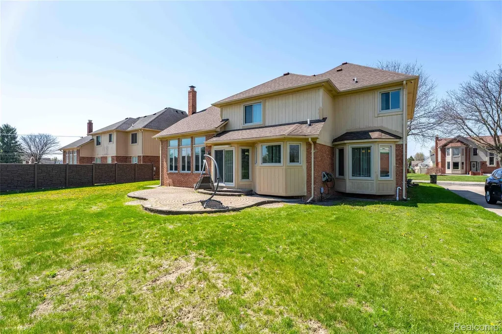 41116 Ginger Court Sterling Heights City MI 48314
