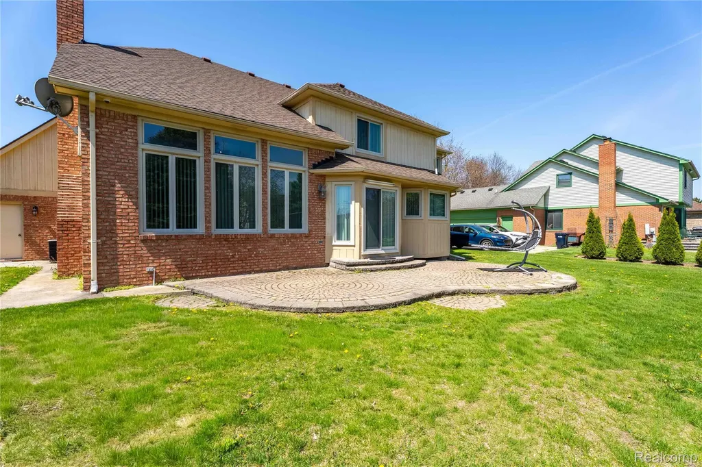41116 Ginger Court Sterling Heights City MI 48314