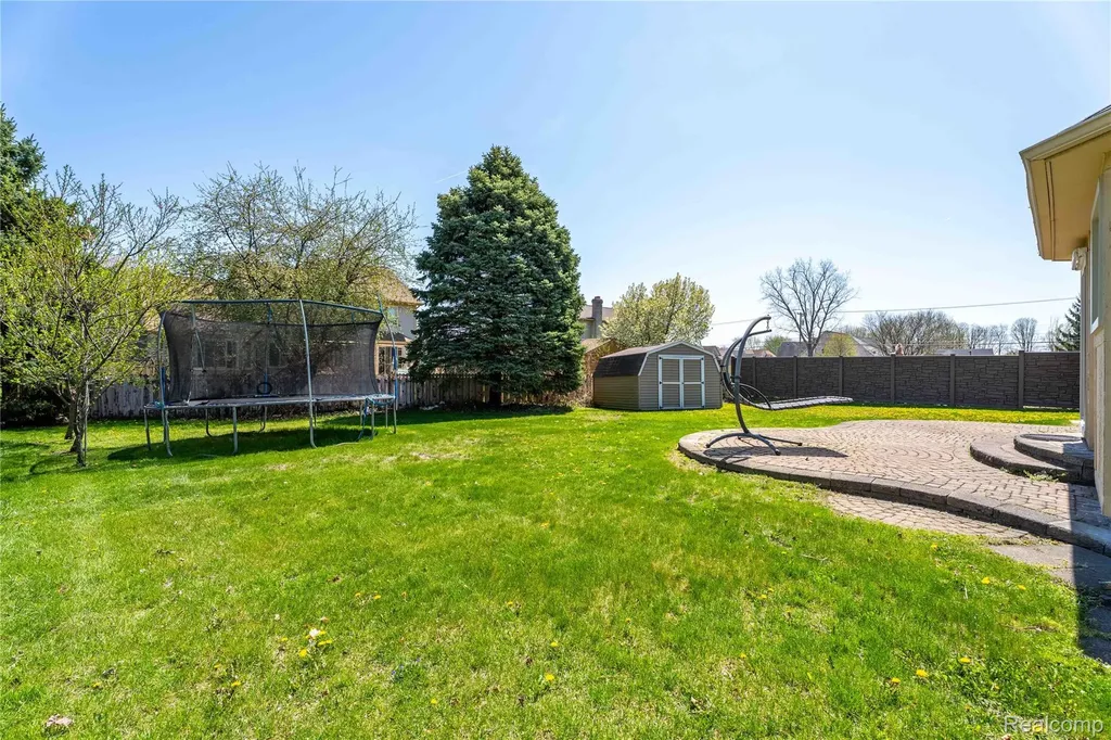 41116 Ginger Court Sterling Heights City MI 48314