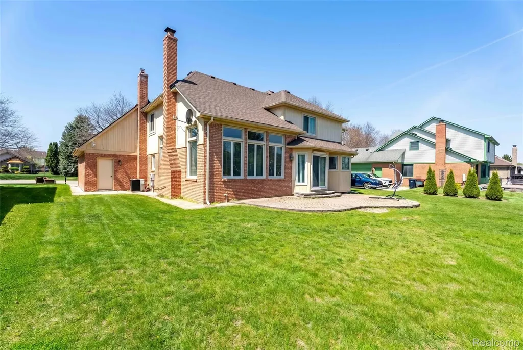41116 Ginger Court Sterling Heights City MI 48314
