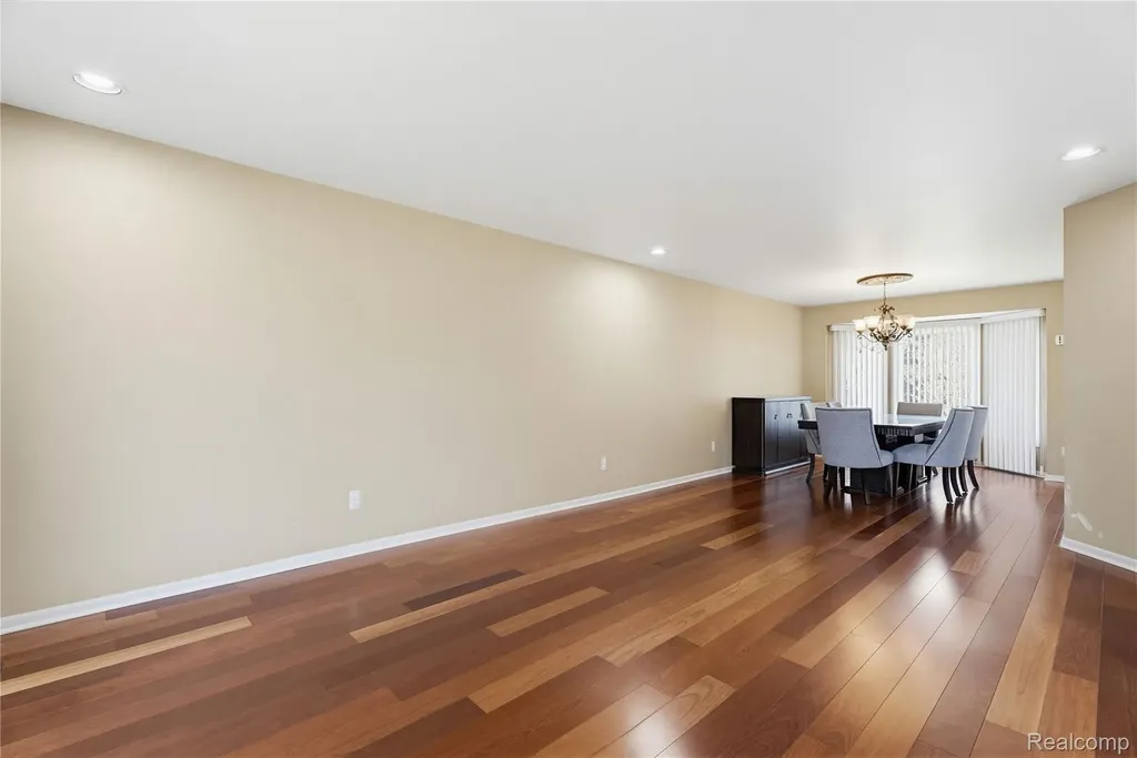 41116 Ginger Court Sterling Heights City MI 48314