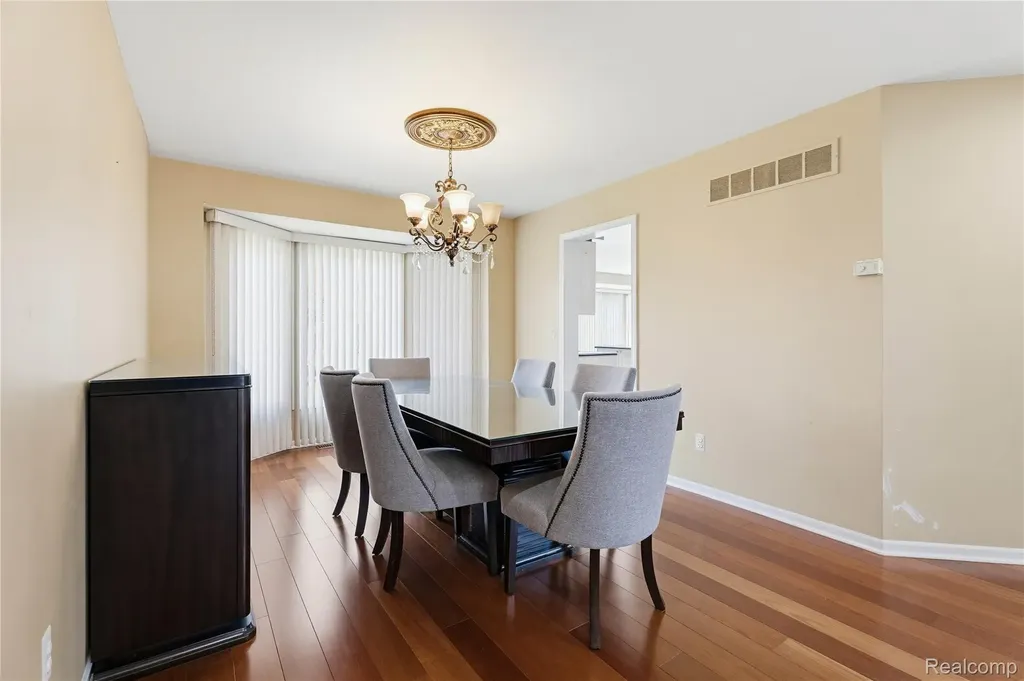 41116 Ginger Court Sterling Heights City MI 48314