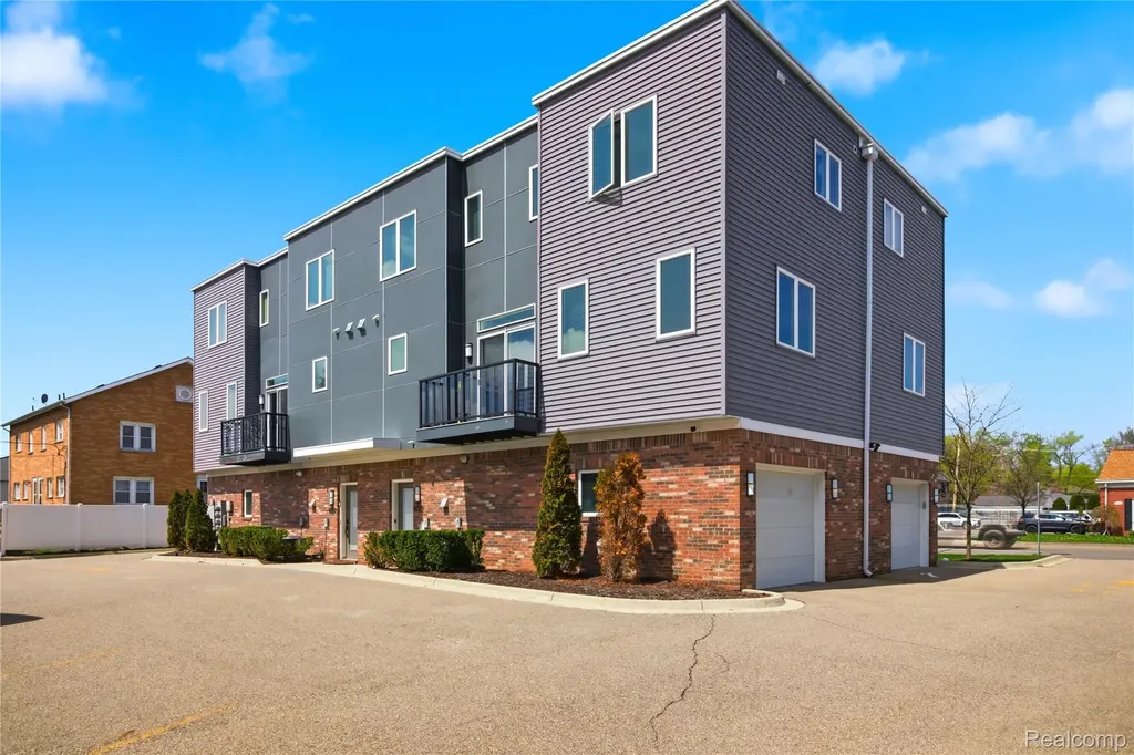 4221 W 14 Mile Road Royal Oak City MI 48073