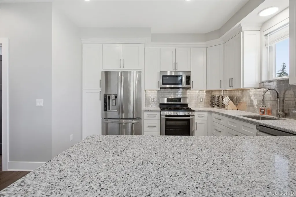 4221 W 14 Mile Road Royal Oak City MI 48073