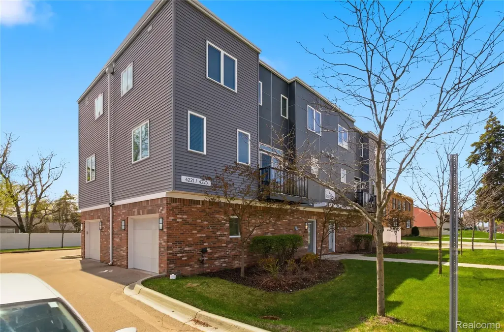4221 W 14 Mile Road Royal Oak City MI 48073