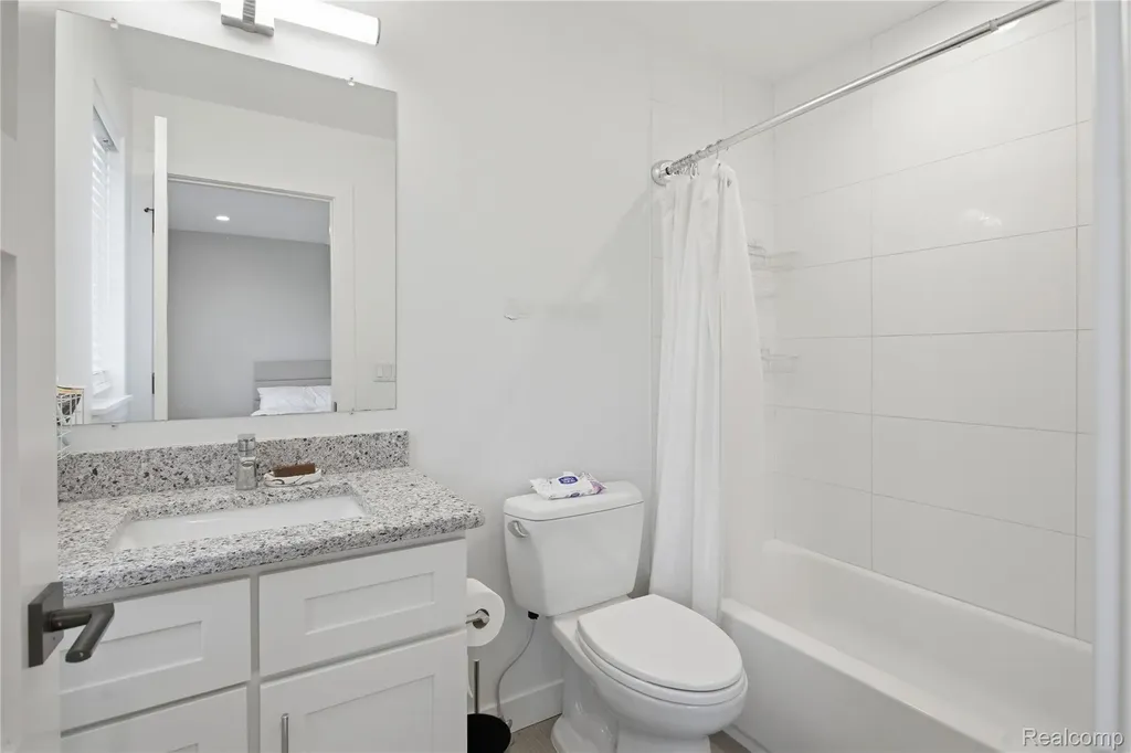 4221 W 14 Mile Road Royal Oak City MI 48073