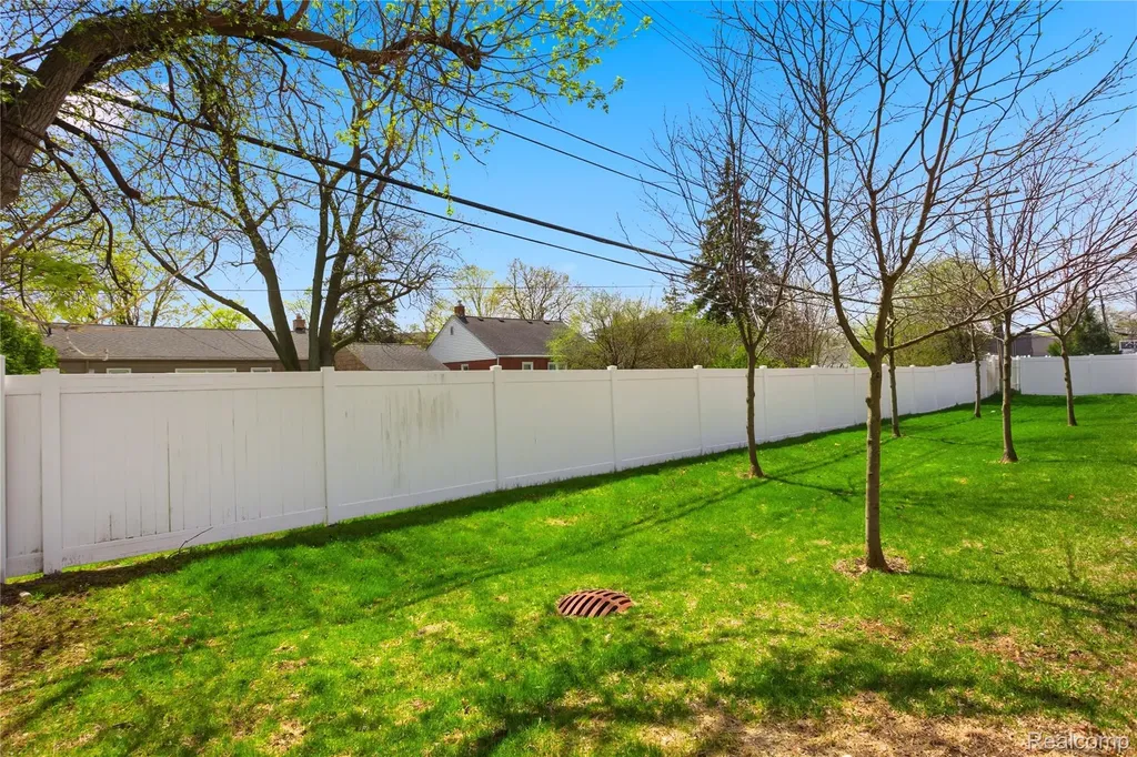 4221 W 14 Mile Road Royal Oak City MI 48073