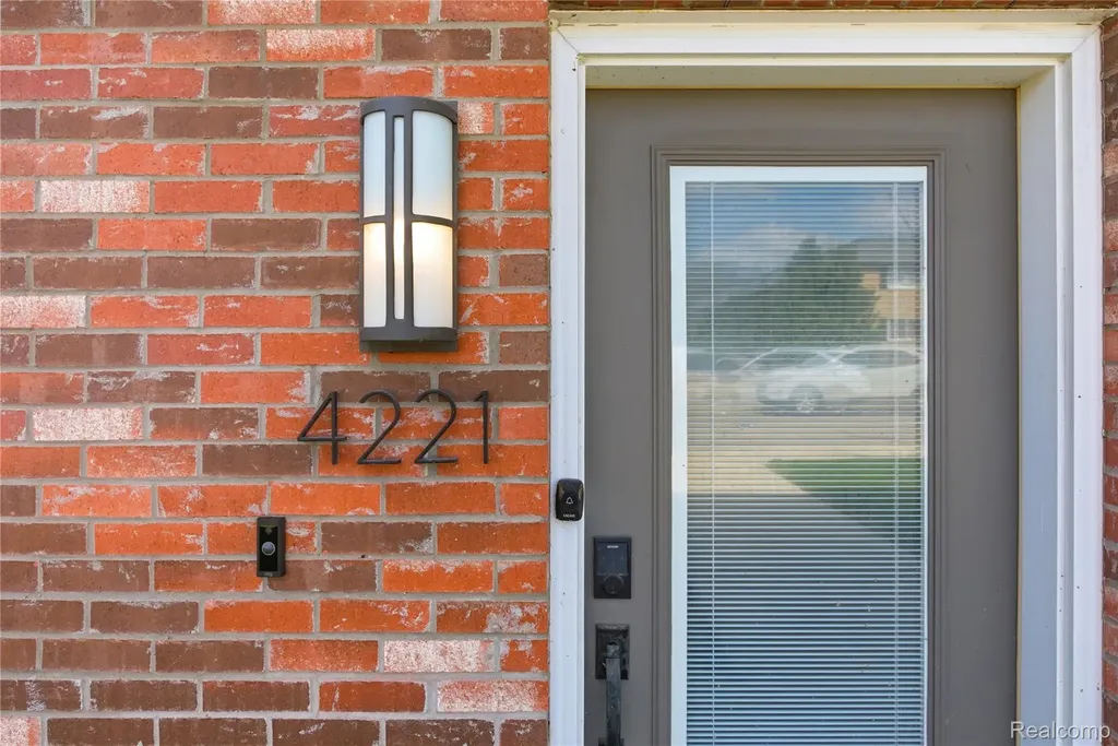 4221 W 14 Mile Road Royal Oak City MI 48073
