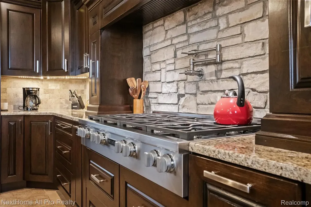 12385 Boulder Pass Drive Brighton Township MI 48380